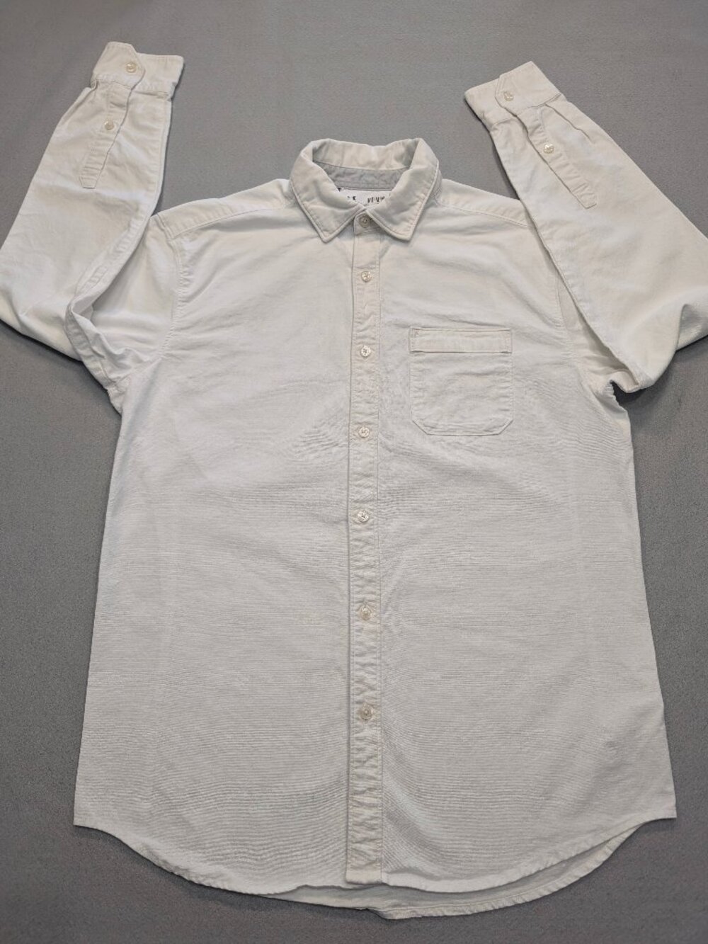 Under Armour Men's White HeatGear Oxford Button Down Shirt Medium